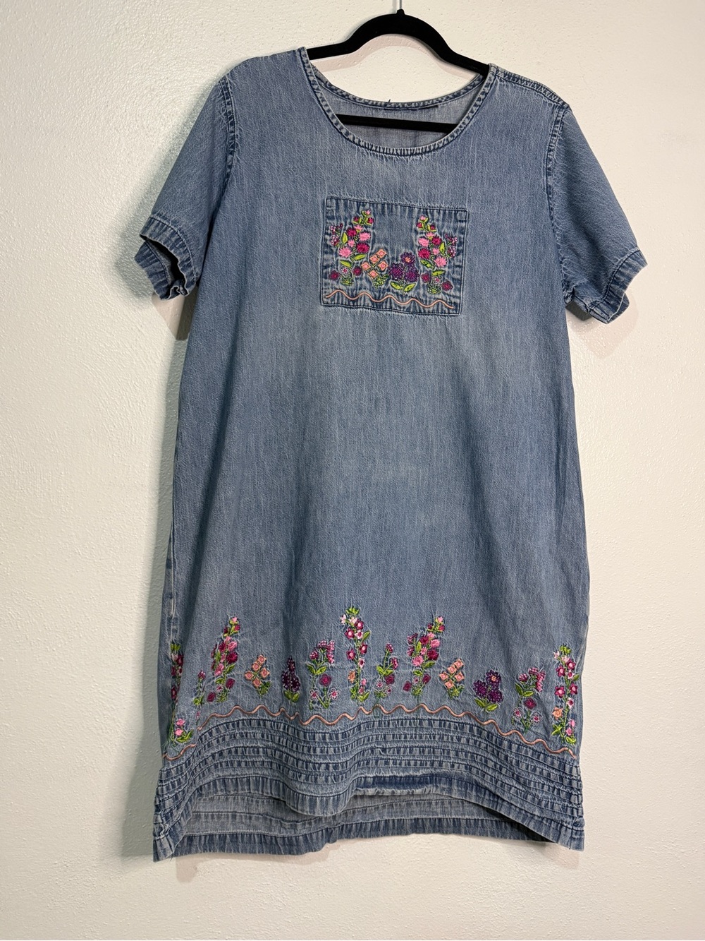 Jane Ashley Denim Floral Embroidered Shorts-Sleeved Dress. 100% cotton. Sz L.